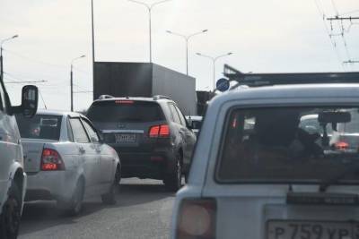 Дорожники рассказали о причинах больших пробок на волгоградской трассе