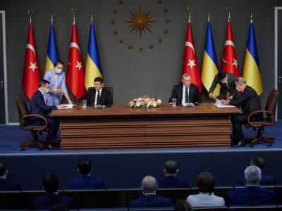 Украина и Турция подписали рамочное военное соглашение и ряд других двухсторонних документов
