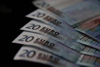 Средний курс евро со сроком расчетов "завтра" по итогам торгов на 19:00 мск составил 91,472 руб.