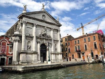Чем интересна церковь святого Евстафия в Венеции?