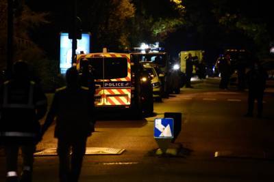 Le Figaro: убитый во Франции преподаватель получал угрозы от родителей учеников