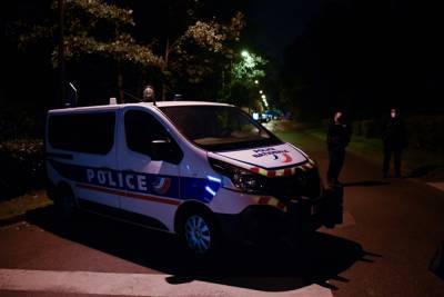 Во Франции по делу об убийстве учителя задержали четверых человек
