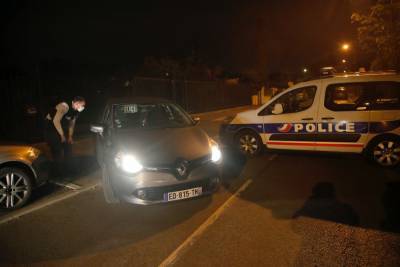 Во Франции задержали четырех человек по делу о нападении на учителя