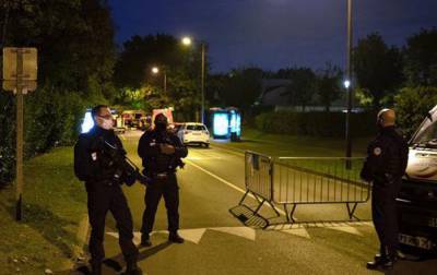 Во Франции по делу об убийстве учителя задержаны четыре человека
