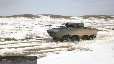 Казахские военные испытывают турецкий бронетранспортер Arma