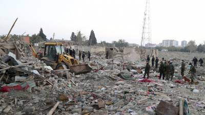 Баку: из-под завалов в Гяндже извлекли тела 13 погибших