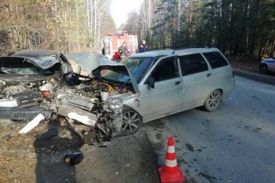Водителя ВАЗ-21124 зажало в автомобиле после ДТП в Асбесте