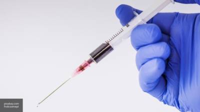 Петербург ожидает поставку вакцины от коронавируса для медиков и учителей