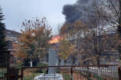 В Иванове сгорел огромный перчаточный цех