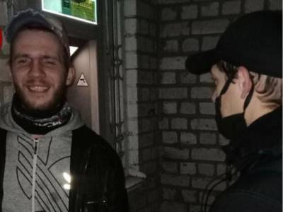 Грабитель с помощью молотка решил взломать банкомат в Киеве