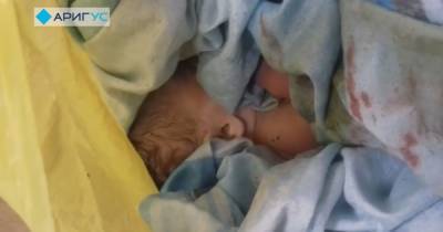 Новорожденного ребенка нашли в пакете на станции в Улан-Удэ