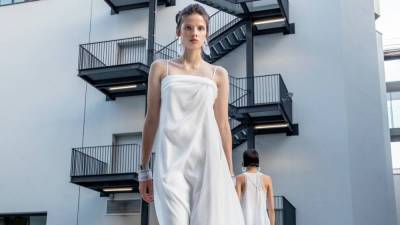 Лучшие белые платья в коллекциях весна-лето 2021