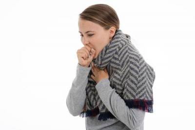 Доктор Мясников перечислил причины хронического кашля