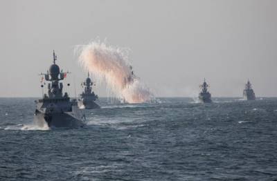 Корабли Каспийской флотилии отработали уничтожение БПЛА с химоружием