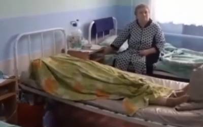 В одной из больниц Ростовской области пациенты лежат в душной палате с трупом