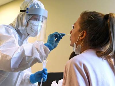 Медик рассказал, как долго в Украине продлится пандемия коронавируса