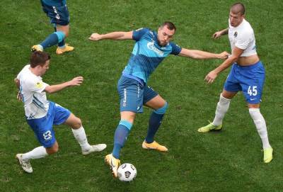"Зенит" вырвался в лидеры чемпионата России по футболу