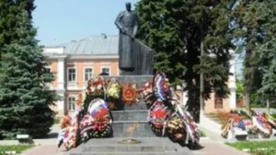 В Ельце школьники осквернили памятник героям войны
