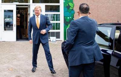 Король Нидерландов прервал отпуск в Греции, чтобы уйти на карантин - argumenti.ru - Голландия - Греция