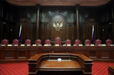 Судьям Конституционного суда предлагают запретить критиковать принятые КС решения
