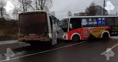 Автобусы и такси столкнулись в Архангельске, есть пострадавшие