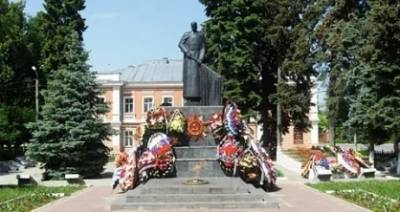 Российские дети осквернили памятник погибшим в Великой Отечественной войне