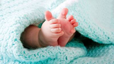 Младенцу, найденному в пакете в Улан-Удэ, становится лучше