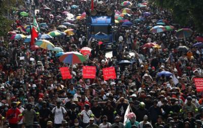 Протесты в Таиланде: на улицы вышли более 20 тысяч демонстрантов