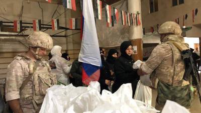 Российские военные привезли гуманитарный груз для жителей села в провинции Алеппо