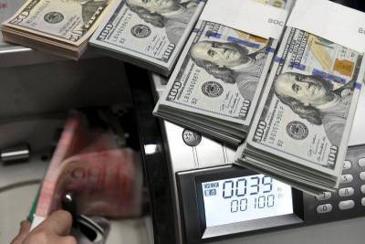 ЦБ РФ установил курс доллара США с 17 октября в размере 77,9644 руб., курс евро - 91,3041 руб.