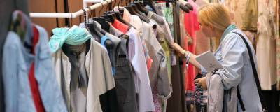Жители России стали чаще покупать подержанную одежду