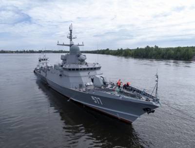 Российский малый ракетный корабль наносит удары «по-советски»