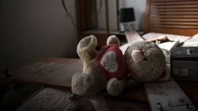 Медики рассказали о состоянии девочек, выброшенных матерью из окна в Саратове