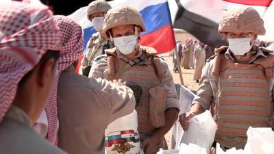 Российские военные доставили гуманитарную помощь в отдалённый посёлок провинции Алеппо