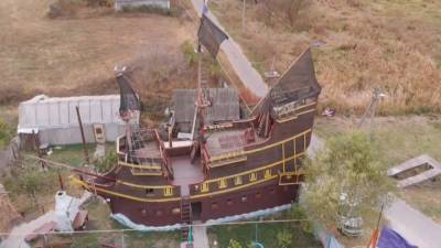 Корабль-музей истории пиратства появился в белгородском селе.