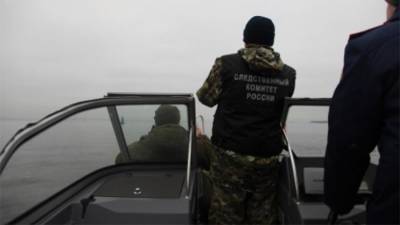 Три человека пропали после опрокидывания катера в Баренцевом море