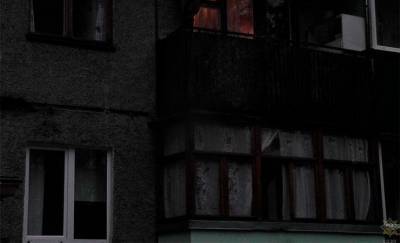 В Светлогорске мужчина застрял в обшивке балкона — фото
