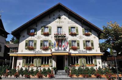 Экклстоун временно закрыл свой отель в Швейцарии