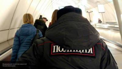 Полицейские задержали петербуржца за отсутствие маски в метро