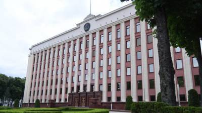 Резиденцию Лукашенко взяла под охрану бронетехника