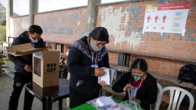 В Боливии начались президентские и парламентские выборы