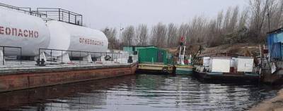 В Томской области после столкновения барж в Обь попали нефтепродукты