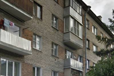 Затяжной капремонт: жильцы хрущёвки в Пскове до сих сидят без тепла и батарей