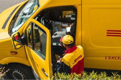 Поймать курьера: в DHL усовершенствовали способ доставки посылок прямо в руки