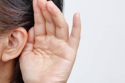 Шум в ушах и потеря слуха: Ученные обнаружили новый симптом COVID-19