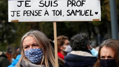 В Париже проходит национальная акция памяти по убитому учителю истории