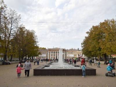 «Фонари слепят глаза, дети будут падать»: Уфимцы оценили обновлённый парк «Первомайский»