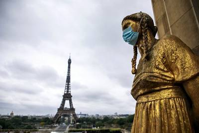 Более 32 тысяч заболевших за сутки: Во Франции ввели режим ЧП из-за коронавируса