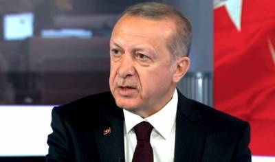 Эрдоган обвинил Россию, США и Францию в поставках оружия Армении