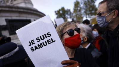 Французы устроили акции в память об убитом Самюэле Пати